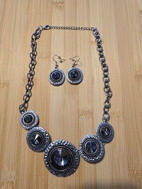 👑 Global Glamour Silver Smoky Rhinestone Studded Frame Necklace Set